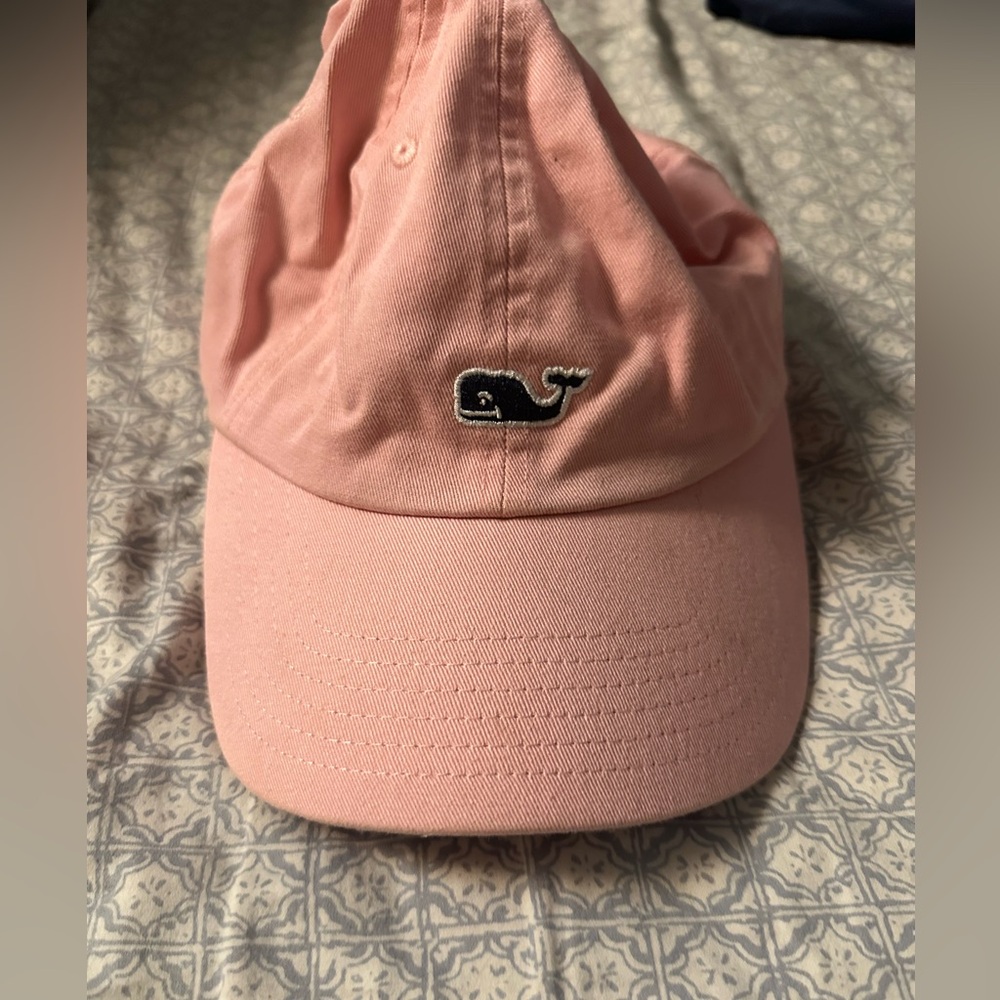 Excellent condition, vineyard vines cap